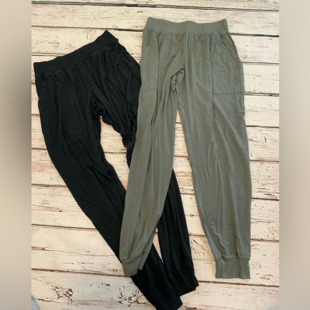 Peach Gym.Work.Play‎ Black and Olive Jogger Lounge Pants XS